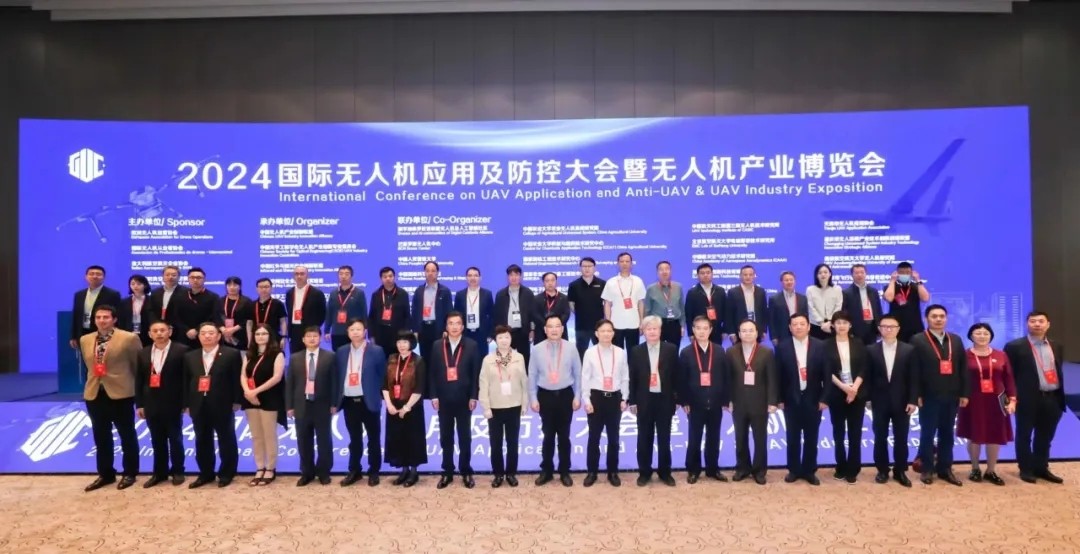 嘉宾合影.jpg 嘉宾合影.jpg